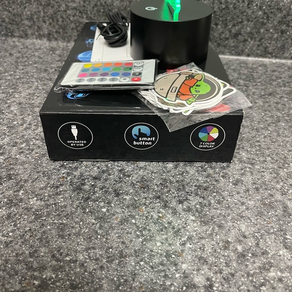 Yoda Star Wars 3D Night Light Lamp, 20 Colors/Modes, Sticker, Cord/Batteries NIB - Picture 6 of 8